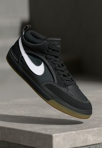 REACT LEO UNISEX - Baskets montantes - black/white/light brown