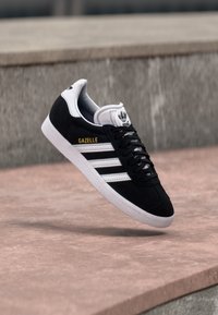 GAZELLE UNISEX - Baskets basses - black