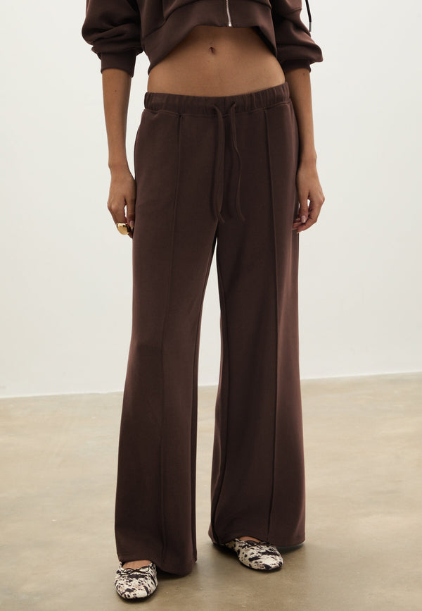 SOFT-TOUCH WIDE LEG WITH SEAM DETAIL - Pantalon de survêtement - dark brown